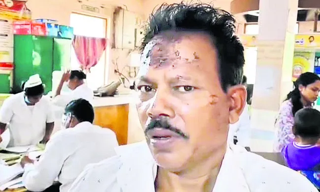 పెళ్లిబృందంపై తేనెటీగల దాడి 