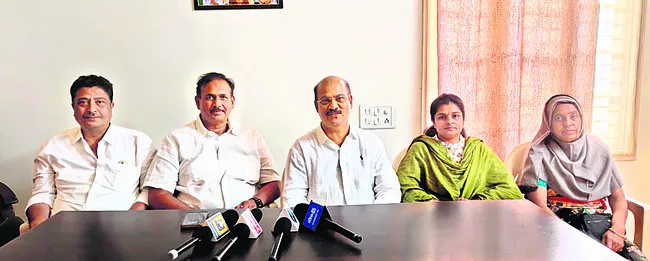 రాష్ట్రంలో రెడ్బుక్ రాజ్యాంగం అమలు