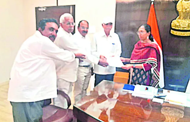 చానల్‌ పొడిగింపు పనులు వెంటనే ప్రారంభించాలి 