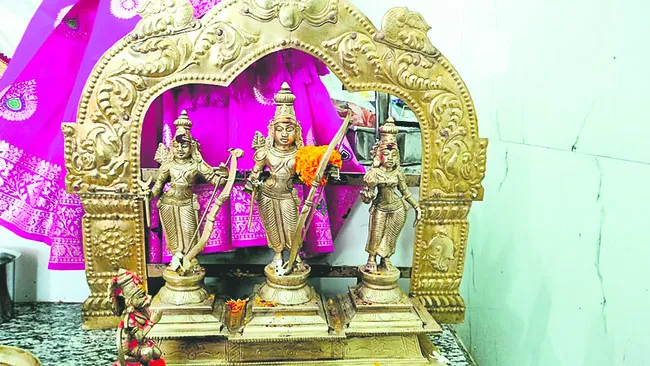 సీతారాముల ఉత్సవ విగ్రహాల చోరీ