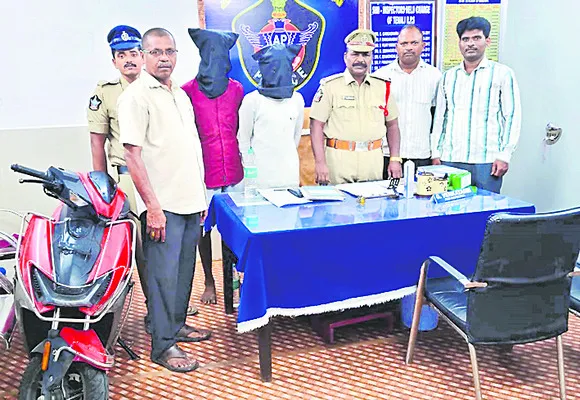 రైలు దోపిడీ కేసులో నిందితుల అరెస్ట్‌ 