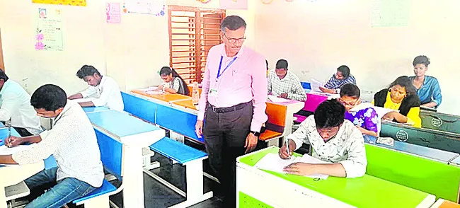 సార్వత్రిక విద్య మిథ్య!