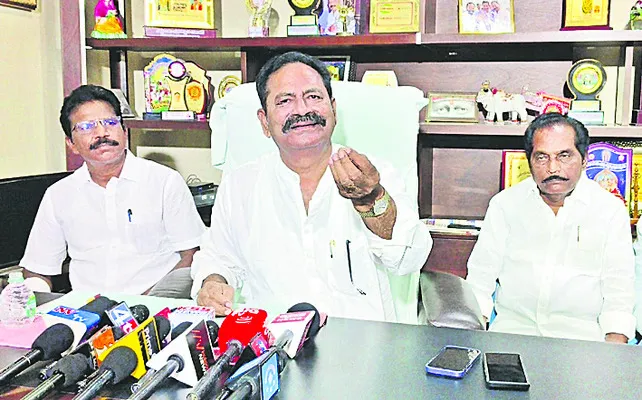 గ్రామాల్లో అరాచక పాలన 