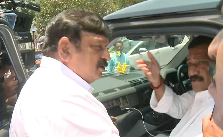 TDP Ganta Versus BJP Vishnu Kumar Raju Angry With Each Other