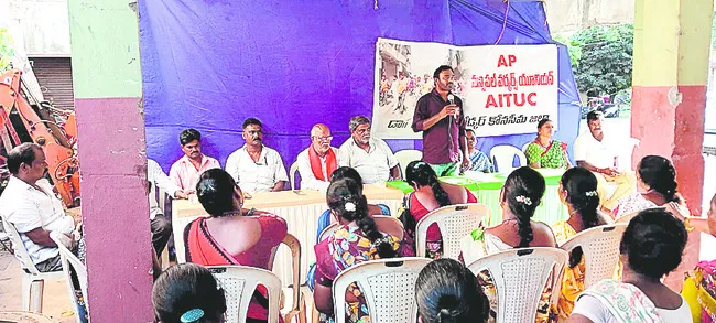 ప్రభుత్వం హామీలు అమలు చేయాలి