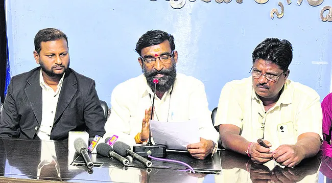 కన్నడలో మాట్లాడమన్నందుకు ప్రయాణికునిపై దాడి  