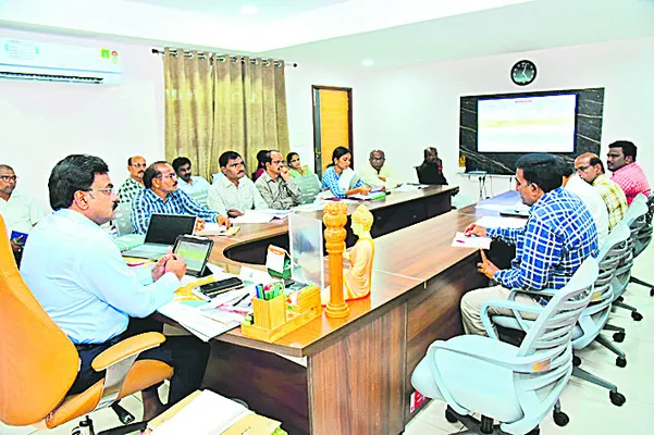 పంట కాలువల మరమ్మతులు చేయాలి