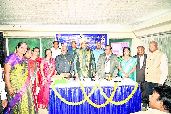 వాసవీ క్లబ్బుల కీర్తిప్రతిష్టలు పెంచాలి
