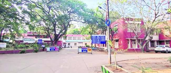 నర్సింగ్‌ విద్యార్థినులకువసతి వెతలు 