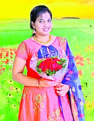 తండ్రికి బైక్‌ను బహుమతిగా ఇవ్వాలని బయలుదేరి.. 