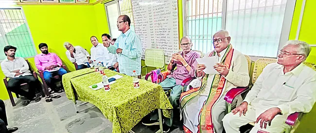 పెన్షనర్ల సమస్యల  పరిష్కారానికి కృషి 
