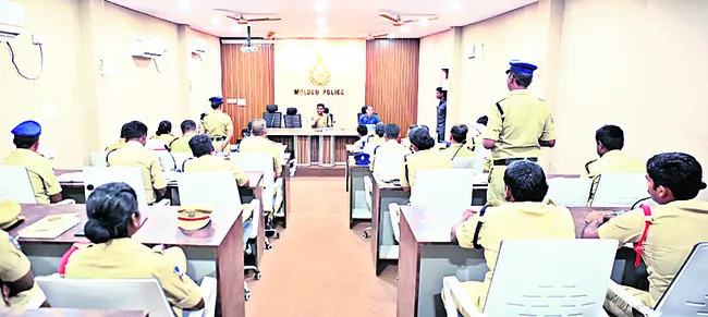 నిర్దేశిత కాలవ్యవధిలో చార్జిషీట్లు సమర్పించాలి
