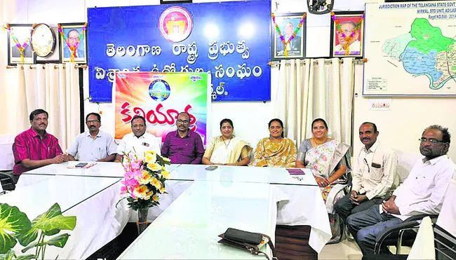 సాహితీరంగంలో కవియాత్ర ప్రశంసనీయం