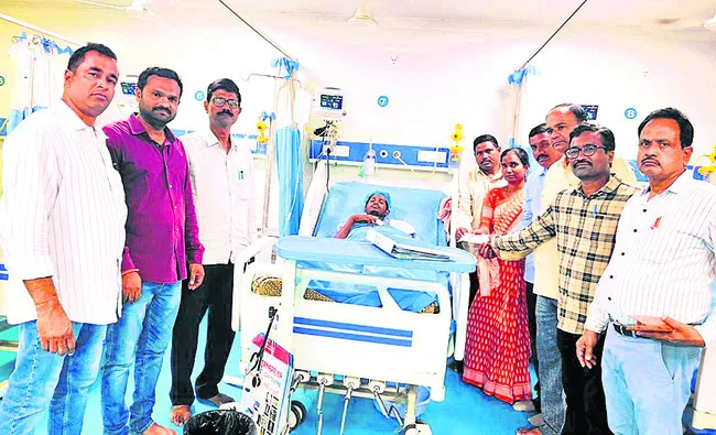 ఉపాధ్యాయుల ఔదార్యం
