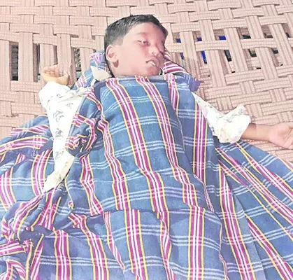 చెరువులో పడి చిన్నారి మృతి