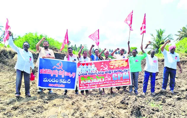 మట్టి మాఫియా ఆగడాలపై నిరసన