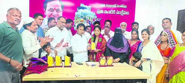 ర్యాంకర్లను సన్మానించిన ఎమ్మెల్యే మాణిక్రావు