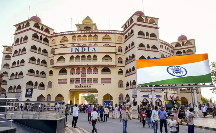 450 Indians Leave From Pakistan