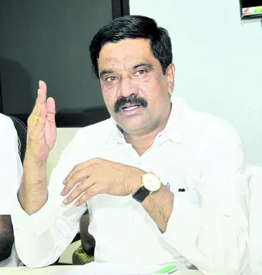 ఏదడిగ