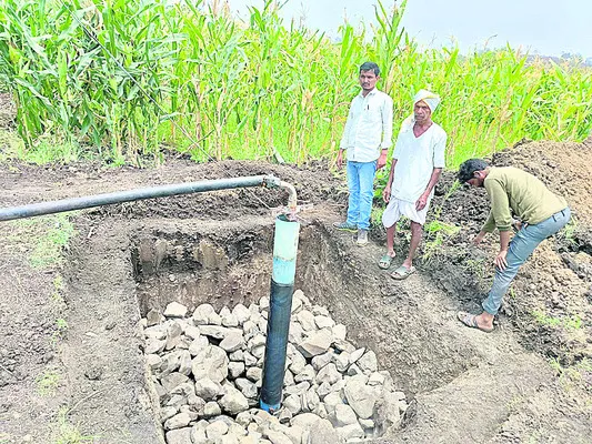 బొట్టు బొట్టు ఒడిసి పట్టేలా..