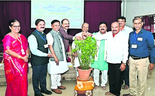 యువత ఉద్యోగ దాతలుగా ఎదగాలి 