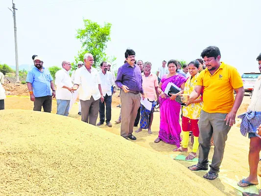 కొనుగోళ్లు వేగవంతం చేయాలి