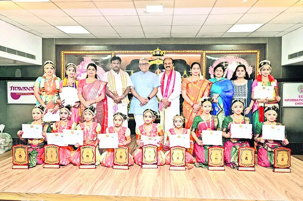 శాసీ్త్రయ కళలపై అభిరుచి పెంచాలి