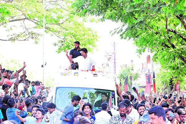 అభిమానోత్సాహం! 