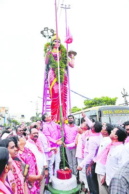 కేసీఆర్‌ ఇలాకాలో ఘనంగా రజతోత్సవం 