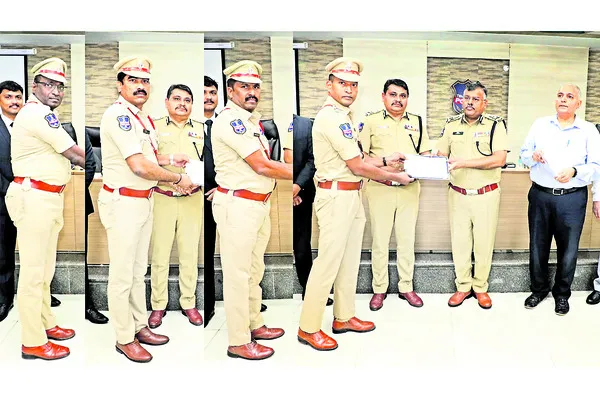 డీజీపీ చేతుల మీదుగా రివార్డులు