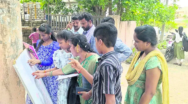 ప్రశాంతంగా మోడల్స్కూల్ ప్రవేశ పరీక్ష