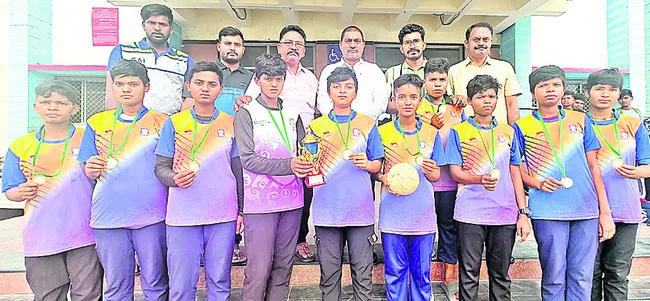 హ్యాండ్బాల్ పోటీల్లో బంగారు పతకాలు