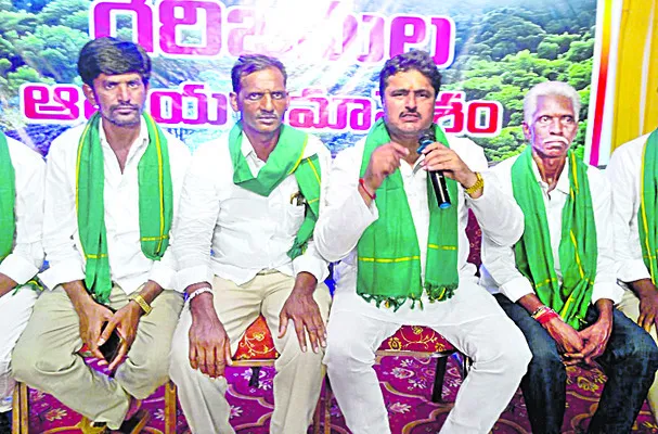 గిరిజనులకు 10 శాతం రిజర్వేషన్ కల్పించాలి
