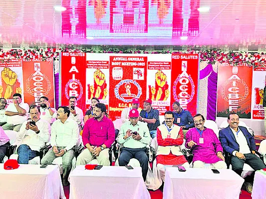 సహకార బ్యాంక్ల అభివృద్ధికి కృషి చేయాలి
