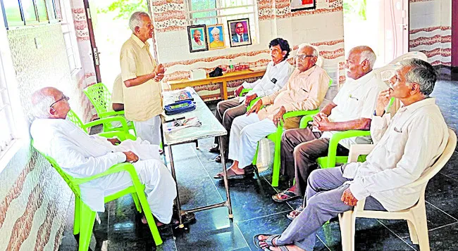 కేంద్ర ప్రభుత్వ విధానంతో పెన్షనర్లకు నష్టం 