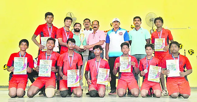 బాలుర