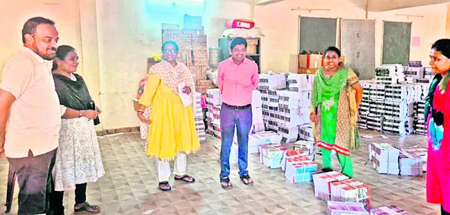 జిల్లాకు చేరుకున్న పాఠ్య పుస్తకాలు 