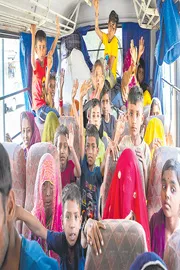 537 Pakistani nationals left India through Attari in past 4 days, exit deadline ends8