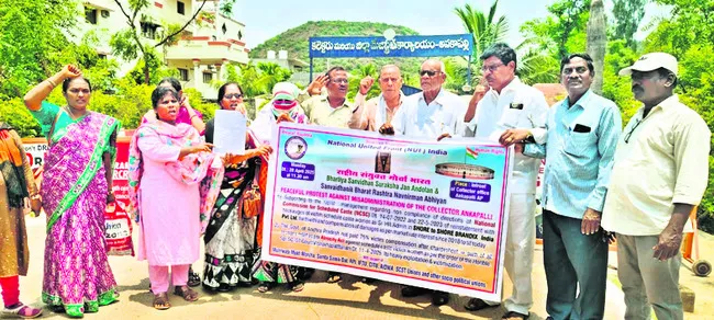 షోర్ టు షోర్ జీఎం దిలీప్ పింటోను అరెస్టు చేయాలి