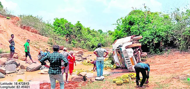 ఘాట్రోడ్డులో వ్యాన్ బోల్తా