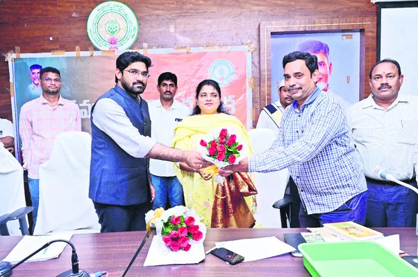 రెడ్క్రాస్కు గోల్డ్ మెడల్