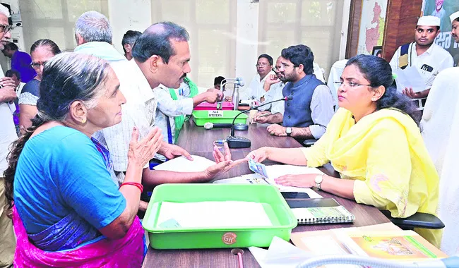 అర్జీలు క్షుణ్ణంగా పరిశీలించాలి