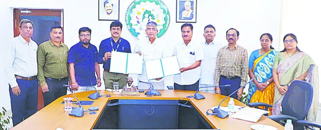 అవగాహన ఒప్పందంపై సంతకాలు