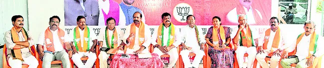 అబద్ధాలు మాట్లాడడంలో కేసీఆర్‌ దిట్ట