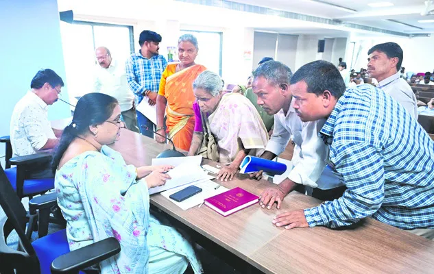 ప్రజావాణి ఫిర్యాదులకు ప్రాధాన్యత 