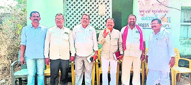 కర్రెగుట్టలో కూంబింగ్ ఆపాలి