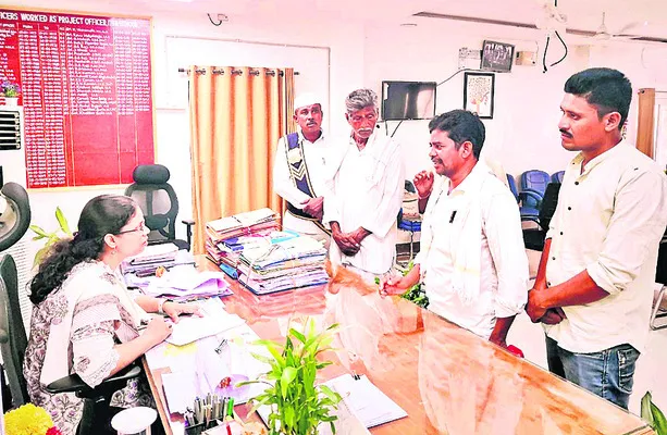 గిరిజనుల సమస్యలు సత్వరం పరిష్కరించాలి●