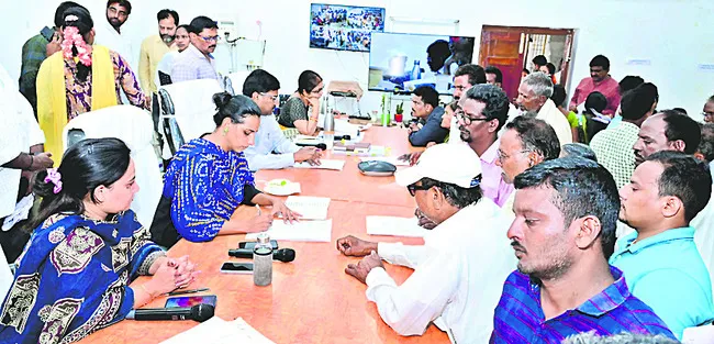 అర్జీలను సత్వరం పరిష్కరించాలి 