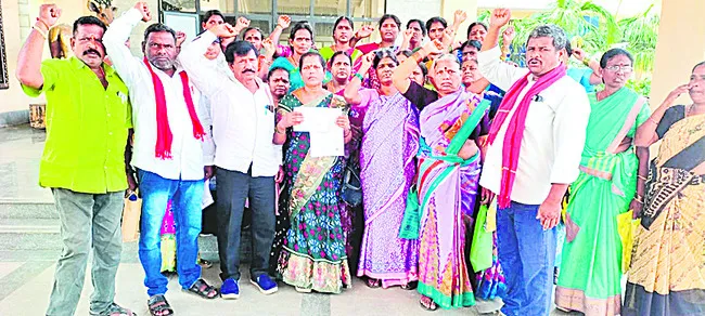 అర్హులకే డబుల్‌బెడ్‌రూం ఇవ్వాలి