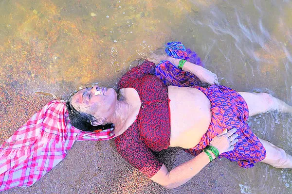 భర్తను సరిగా చూసుకోలేకపోతున్నానని..